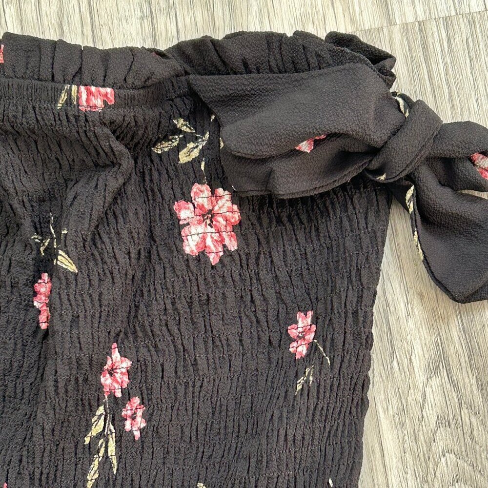 Tobi Black Floral Print Smocked Romper Tie Strap Lightweight Summer Style Size _ - Picture 2 of 7